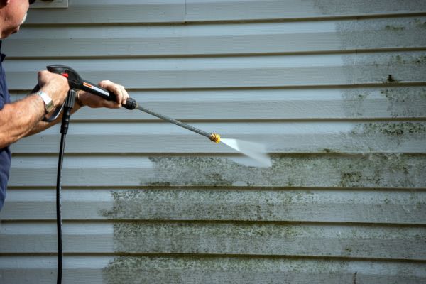 Cost of Vinyl Siding Power Washing in Los Gatos